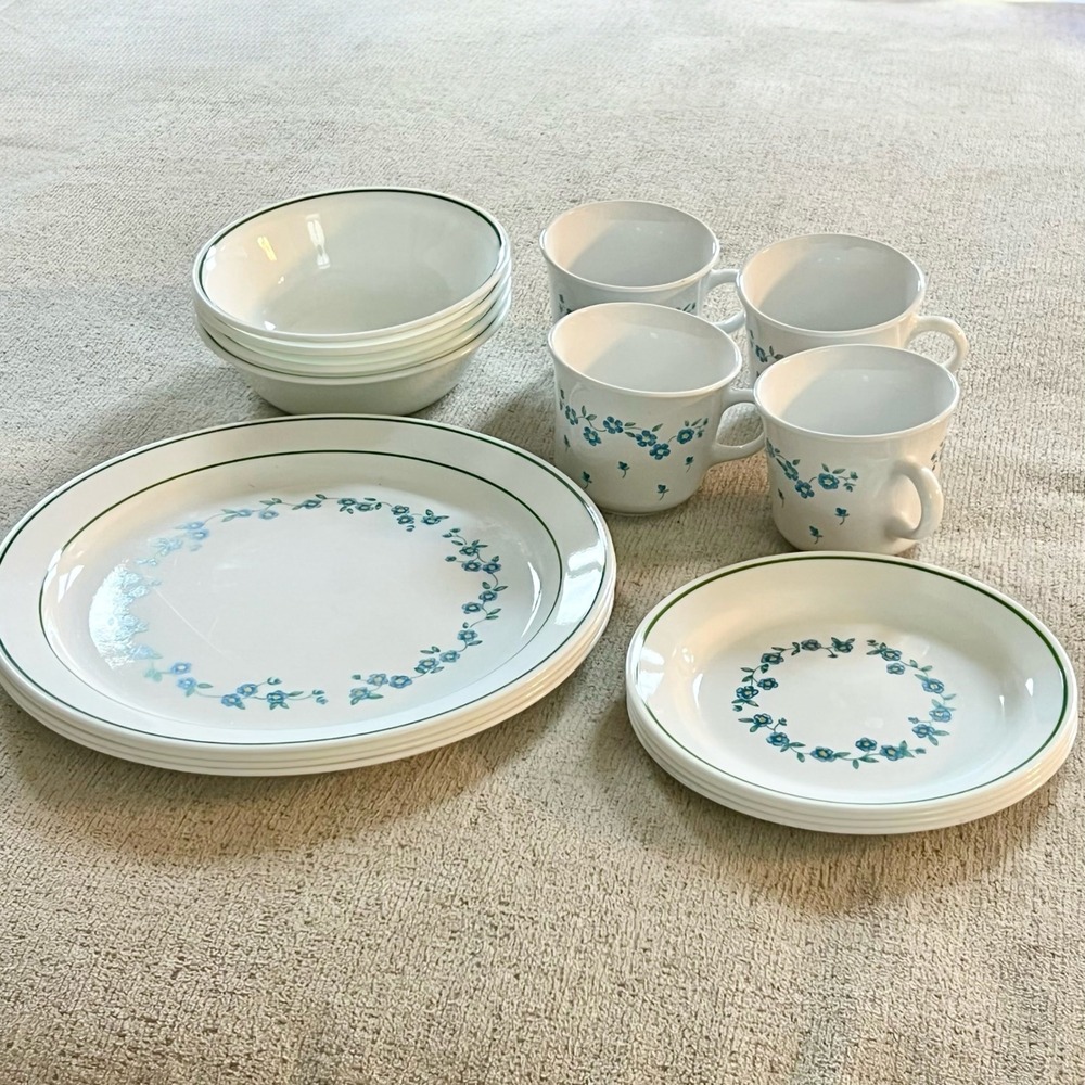 Corning Corelle Forget Me Not 16 Piece Dinnerware Set Blue Floral Vitrelle Glass